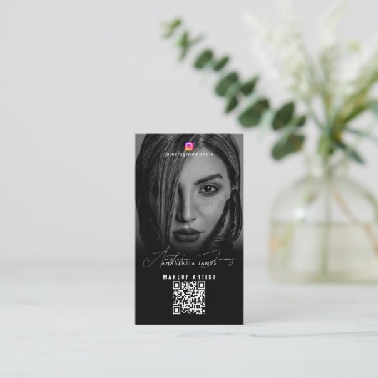 Influencer Photos Black White Social Media QR Code 名刺 (スタンド正面)