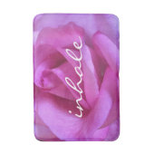 Inhale引用文ホットピンクバラ花写真モダン バスマット (正面縦)