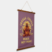 Inhale、Exhale Peace、Panic Bigfoot Meditation 吊り下げ型タペストリー (傾斜あり)