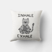 Inhale Exhale Yoga Cat クッション (裏面)
