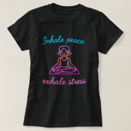 Inhale Peace, Exhale Stress – 安らぎの心ヨガデザイン Tシャツ