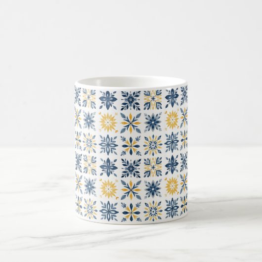 Initial Mediterranean Floral Tile-Style Pattern  コーヒーマグカップ (中央)