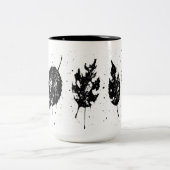 Ink‑Pressed Dead Leaves Tote Bag ツートーンマグカップ (中央)