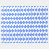 Inky Triangles – ベビーブルーとホワイト フリースブランケット (正面(横))