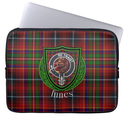 Innes Scottish Clan Tartan & Crest ラップトップスリーブ (正面)