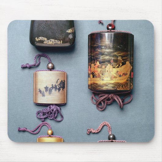 Inroおよび刻みタバコ入れ マウスパッド (正面)