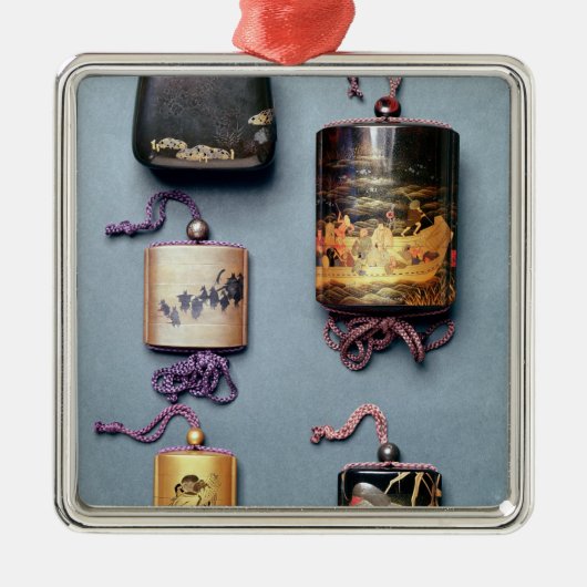 Inroおよび刻みタバコ入れ メタルオーナメント (正面)