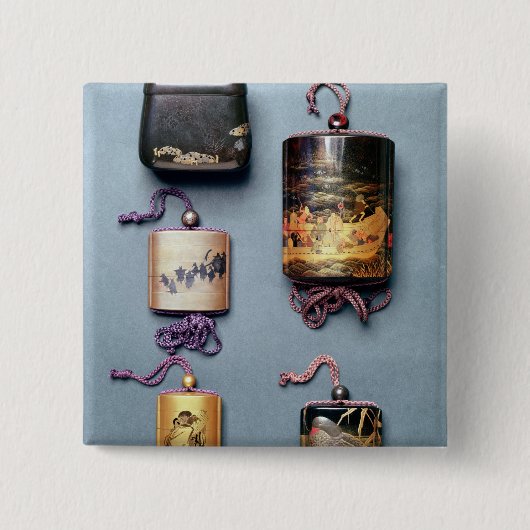 Inroおよび刻みタバコ入れ 缶バッジ (正面)