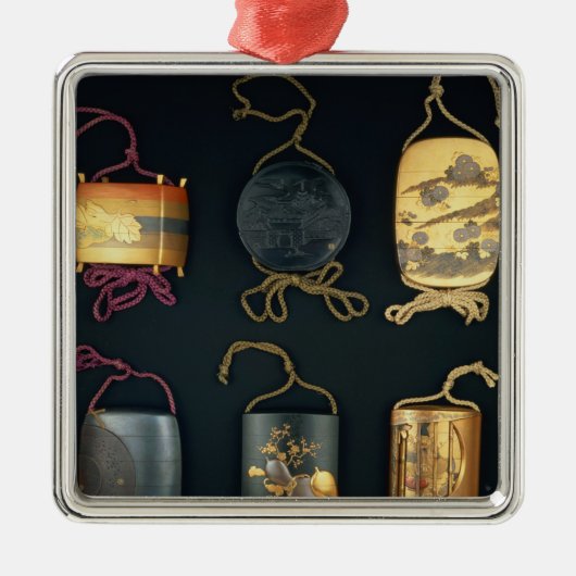 Inroの例、19世紀 メタルオーナメント (正面)