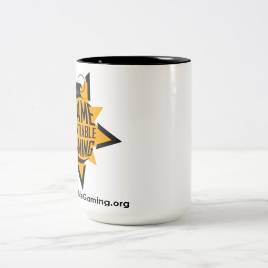 .insatiable. 賭博15のoz。 マグ (中央)