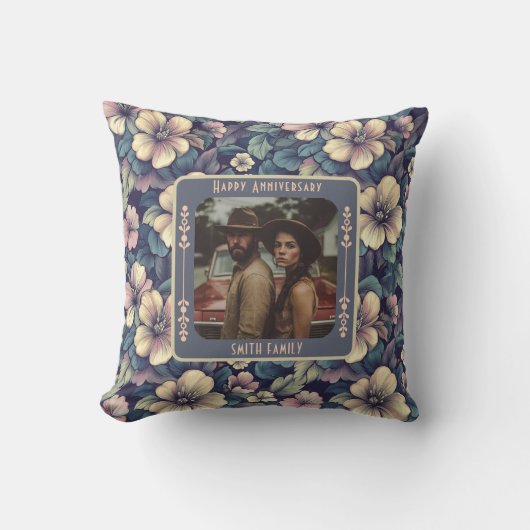 Inspirational Golden Anniversary Throw pillow クッション (正面)