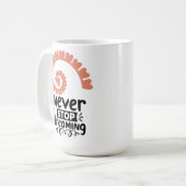 Inspirational "Never Stop Dreaming" Motivational コーヒーマグカップ (正面左)