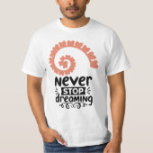 Inspirational "Never Stop Dreaming" Motivational Tシャツ (正面)
