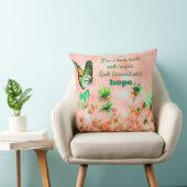 Inspirational Quotes on Hope Throw Pillow クッション (椅子)