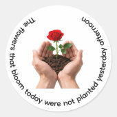 Inspirational Rose in Caring Hands ラウンドシール (正面)