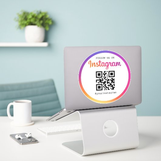 InstagramビジネスQRコード シール (デスク上のノートパソコン)