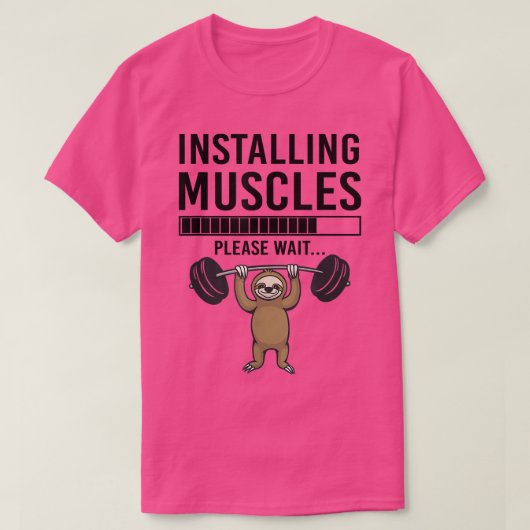 Installing Muscles please wait Funny Gym Sloth Tシャツ (デザイン正面)