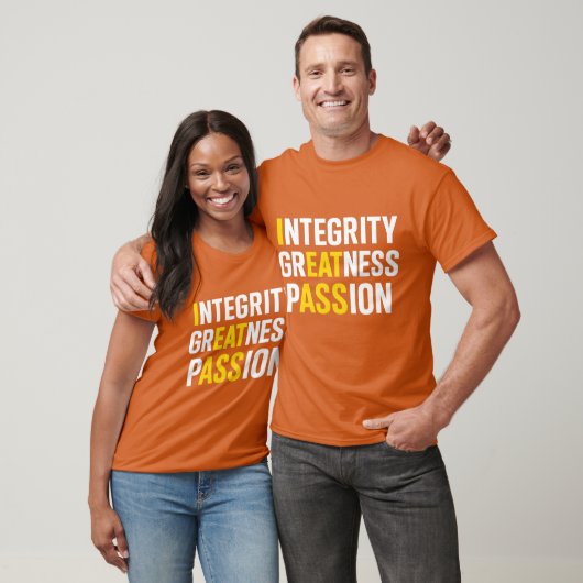 Integrity Greatness Passion Tシャツ (ユニセックス)