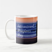 International Daughter's Day コーヒーマグカップ (左)
