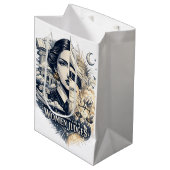 International Day of Women Judges ミディアムペーパーバッグ (正面アングル)