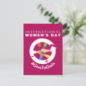 International Women’s Day 2026 ギブ・トゥ・ゲイン ポストカード (スタンド正面)