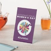 International Women’s Day 2026 ギブ・トゥ・ゲイン 台座サイン (インサイチュ)