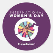International Women’s Day 2026 Give To Gain ラウンドシール (正面)