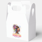 International Women's Day フェイバーボックス (見開き)