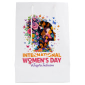 International Women's Day ミディアムペーパーバッグ (裏面)