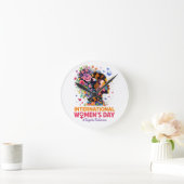 International Women's Day ラウンド壁時計 (ホーム)