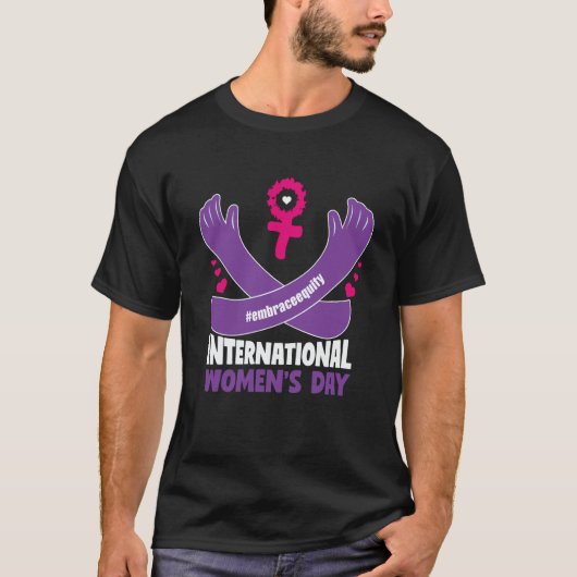 International Women's Day 2023 Embrace Equity 8 Ma Tシャツ (正面)
