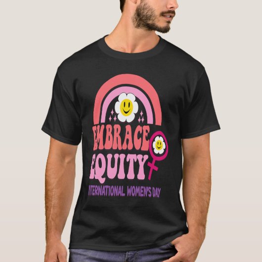 International Womens Day 2023 Theme Embrace Equity Tシャツ (正面)