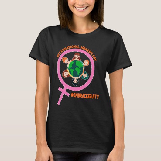 International Womens Month Embrace Equity Tシャツ (正面)