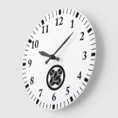 Intersecting hawk feathers in a circle Clocks ラージ壁時計 (傾斜)