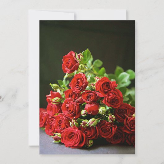 Intimate Close-Up Red Rose Hand-Held Engagement 招待状 (裏面)