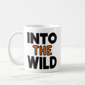 Into the Wild Bold Adventure Typography コーヒーマグカップ (左)