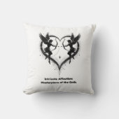 Intricate Affection T-Shirt クッション (正面)