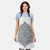 Intricate Black Line Mandala Art エプロン (着用した状態)