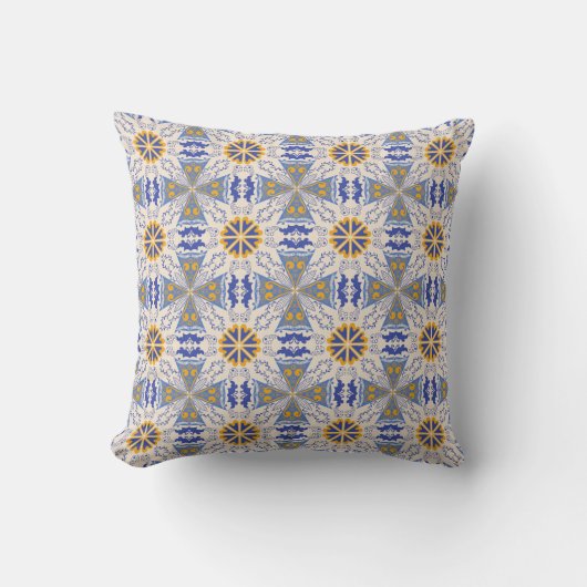 intricate blue and yellow geometric patterns クッション (正面)