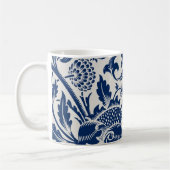 Intricate blue floral pattern on light background コーヒーマグカップ (左)