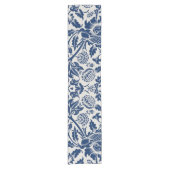 Intricate blue floral pattern on light background ショートテーブルランナー (正面)