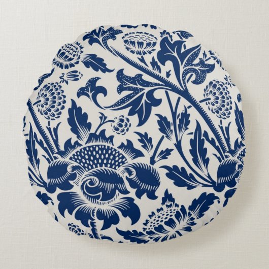 Intricate blue floral pattern on light background ラウンドクッション (正面)