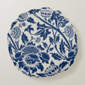 Intricate blue floral pattern on light background ラウンドクッション (裏面)