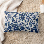Intricate blue floral pattern on light background ランバークッション (ブランケット)