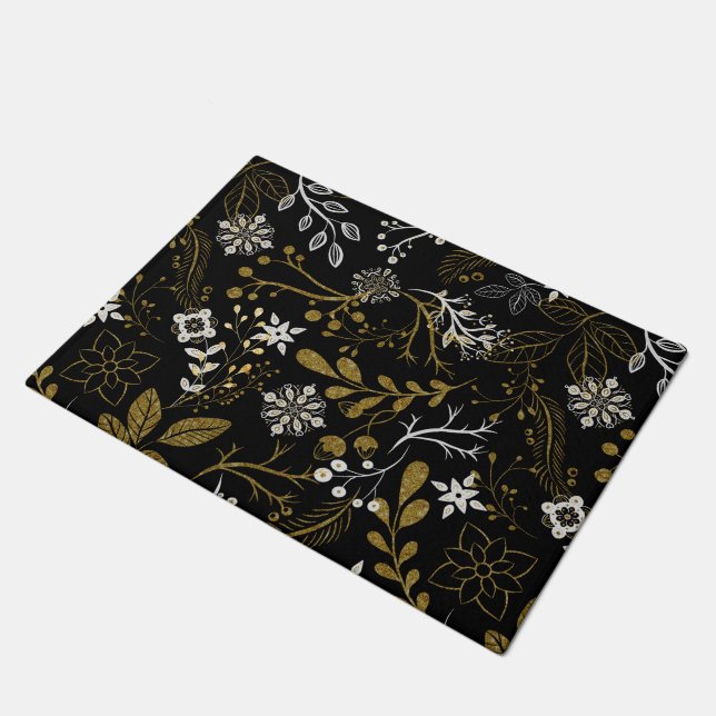 Intricate floral pattern with gold and white  ドアマット (アングル)