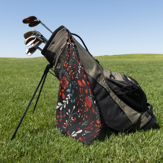 Intricate floral pattern with gold and white golf ゴルフタオル (グリーン)
