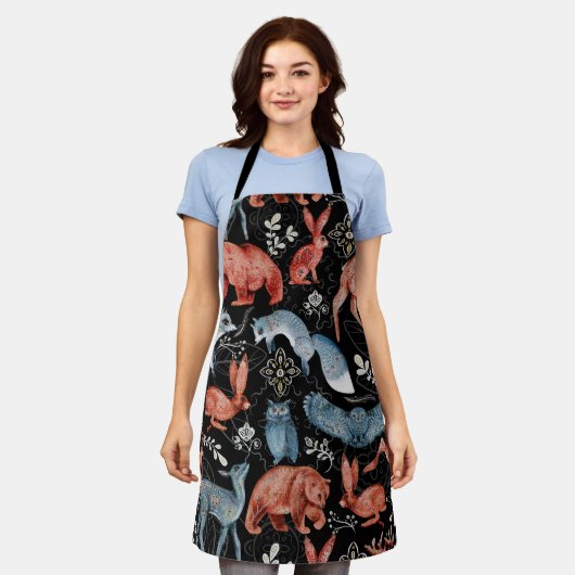  Intricate woodland animals pattern エプロン (着用した状態)