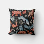  Intricate woodland animals pattern クッション (正面)
