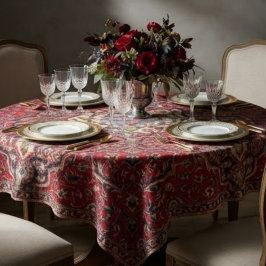 Intricately Woven Persian Rug Red Floral テーブルクロス