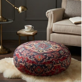 Intricately Woven Persian Rug Red Floral ラウンドクッション